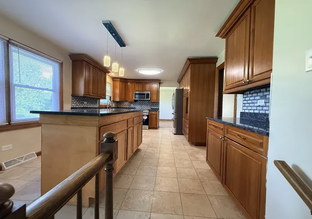 2nd image of 1613 Tina Ln, Flossmoor, IL 60422 | MLS# 12645261