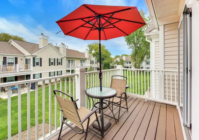 Homes for sale in Prospect Heights, IL | 592 Edinburgh Lane, Prospect Heights, IL 60070 | Houzeo