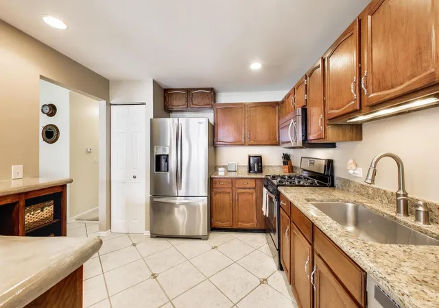 Homes for sale in Prospect Heights, IL | 592 Edinburgh Ln, Prospect Heights, IL 60070