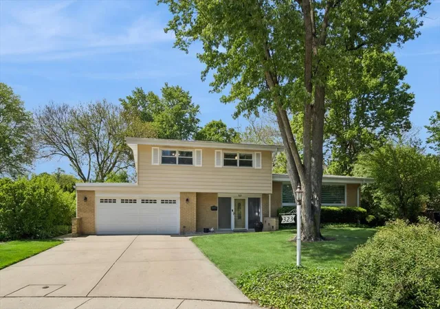 1st image of 323 Vine St, Wilmette, IL 60091 | MLS# 12645369