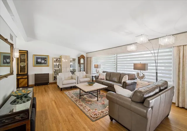 3rd image of 323 Vine St, Wilmette, IL 60091 | MLS# 12645369