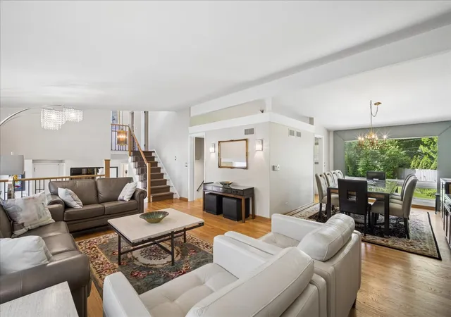 5th image of 323 Vine St, Wilmette, IL 60091 | MLS# 12645369