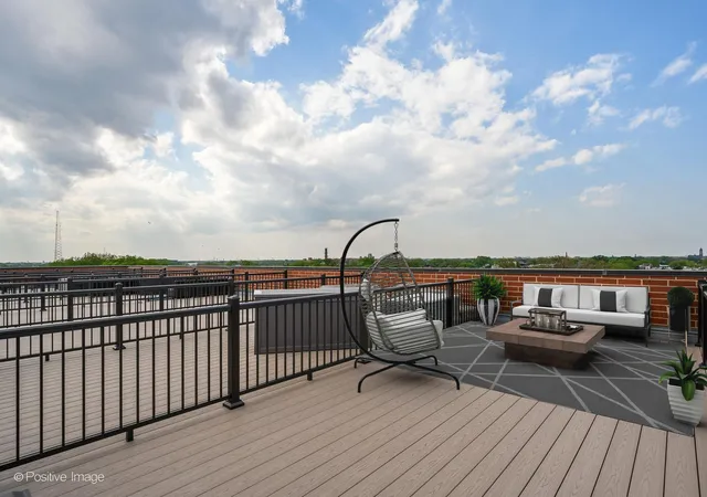 Homes for sale in Chicago, IL | 2222 W Belmont Avenue, Chicago, IL 60618 | Houzeo