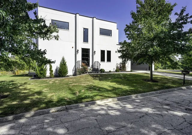 Homes for sale in Oak Brook, IL | 3112 Cara Ln, Oak Brook, IL 60523 | MLS# 12645552
