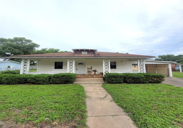 Homes for sale in Murphysboro, IL | 919 N 7th St, Murphysboro, IL 62966 | MLS# 12645610