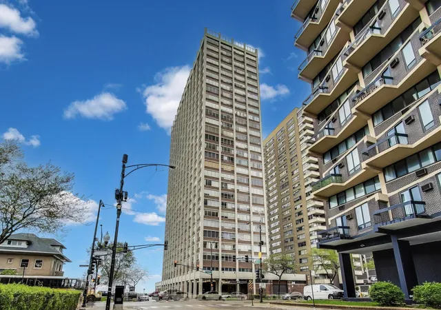 Homes for sale in Chicago, IL | 6171 N Sheridan Rd, Chicago, IL 60660