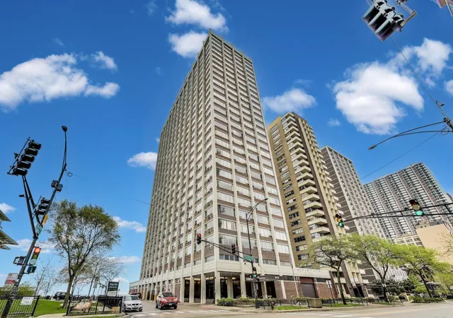 Homes for sale in Chicago, IL | 6171 N Sheridan Rd, Chicago, IL 60660