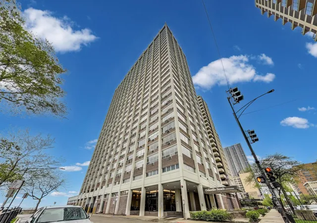Homes for sale in Chicago, IL | 6171 N Sheridan Rd, Chicago, IL 60660