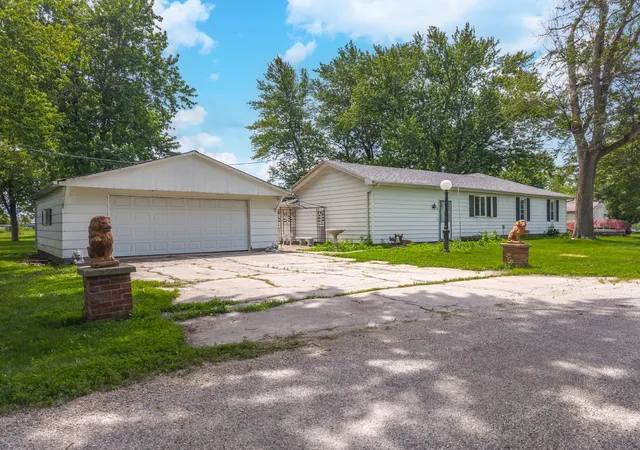Homes for sale in Cabery, IL | 302 Norton St, Cabery, IL 60919 | MLS# 12645630