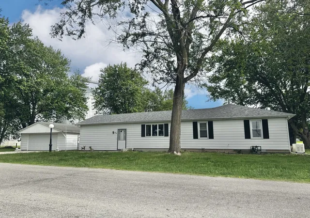 Homes for sale in Cabery, IL | 302 Norton St, Cabery, IL 60919 | MLS# 12645630