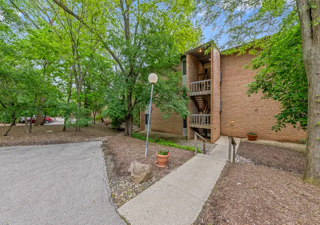 Homes for sale in Lisle, IL | 6015 Forest View Rd #2A, Lisle, IL 60532 | MLS# 12645633