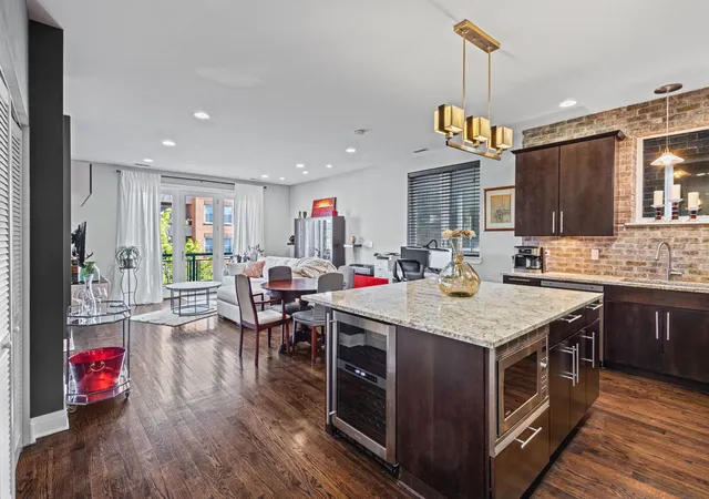 Homes for sale in Chicago, IL | 3559 W Montrose Ave #3E, Chicago, IL 60618 | MLS# 12645673