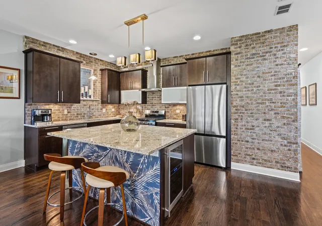 Homes for sale in Chicago, IL | 3559 W Montrose Ave #3E, Chicago, IL 60618 | MLS# 12645673