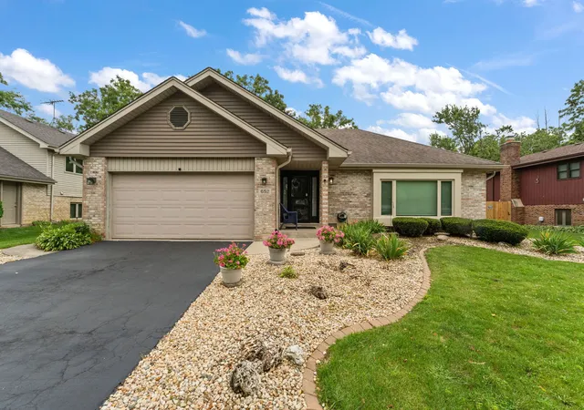 Photo 1 of Single family home for sale at 652 Naoma Dr, Crete, IL 60417 | MLS# 12645680 | Listing updated on 2026-09-03