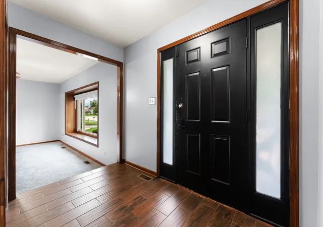 Photo 2 of Single family home for sale at 652 Naoma Dr, Crete, IL 60417 | MLS# 12645680 | Listing updated on 2026-09-03