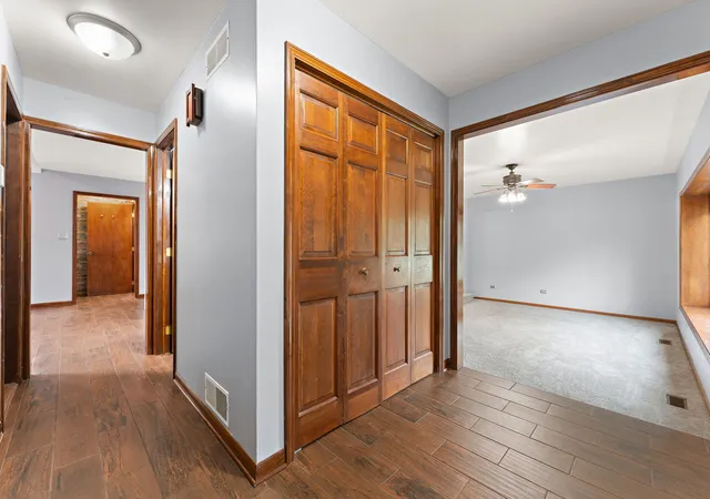 Photo 3 of Single family home for sale at 652 Naoma Dr, Crete, IL 60417 | MLS# 12645680 | Listing updated on 2026-09-03