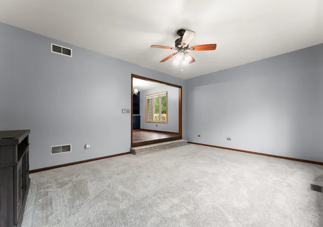 Photo 3 of Single family home for sale at 652 Naoma Dr, Crete, IL 60417 | MLS# 12645680 | Listing updated on 2026-09-03