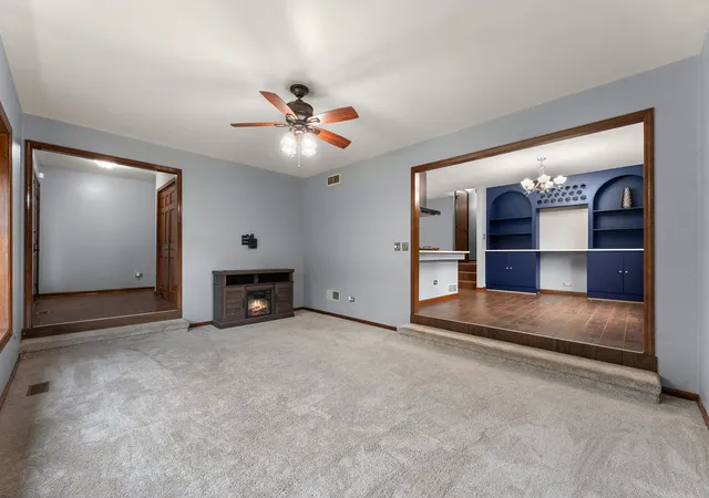 Photo 4 of Single family home for sale at 652 Naoma Dr, Crete, IL 60417 | MLS# 12645680 | Listing updated on 2026-09-03