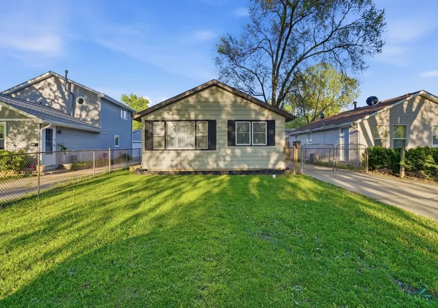 Photo 1 of Single family home for sale at 125 Bellevue Dr, Round Lake Park, IL 60073 | MLS# 12645723 | Listing updated on 2026-10-20