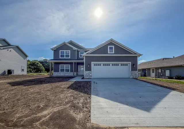 2nd image of 506 N Beacon Hill Cir, Urbana, IL 61802 | MLS# 12645757