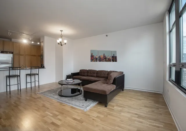 Homes for sale in Chicago, IL | 1255 S State St, Chicago, IL 60605