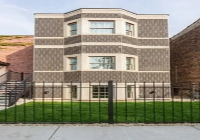 Homes for sale in Chicago, IL | 530 E 44th Pl, Chicago, IL 60653 | MLS# 12645895