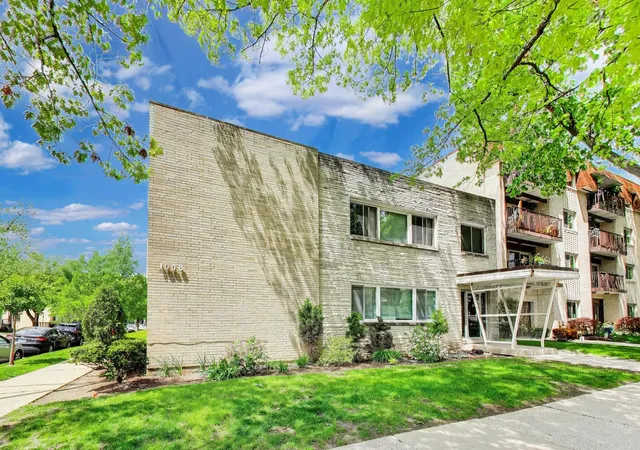 Homes for sale in Oak Park, IL | 1008 Washington Blvd, Oak Park, IL 60302