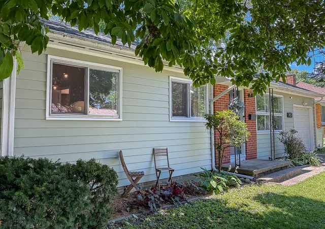 Photo 3 of Single family home for sale at 1407 E Fairlawn Dr, Urbana, IL 61801 | MLS# 12646066 | Listing updated on 2026-09-12