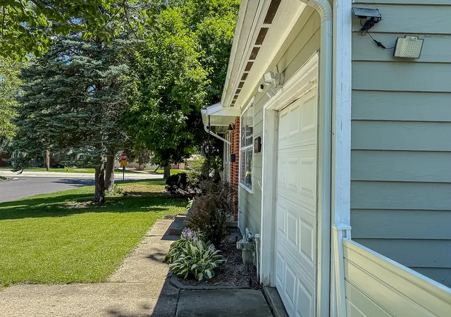 Photo 3 of Single family home for sale at 1407 E Fairlawn Dr, Urbana, IL 61801 | MLS# 12646066 | Listing updated on 2026-09-12