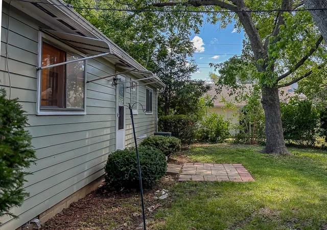 Photo 4 of Single family home for sale at 1407 E Fairlawn Dr, Urbana, IL 61801 | MLS# 12646066 | Listing updated on 2026-09-12