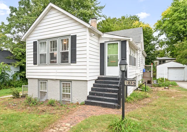 1st image of 1235 Leon Pl, Evanston, IL 60201 | MLS# 12646103