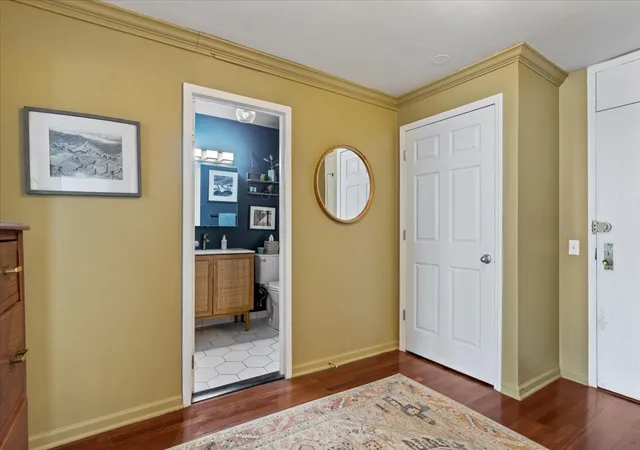4th image of 525 W Hawthorne Pl, Chicago, IL 60657