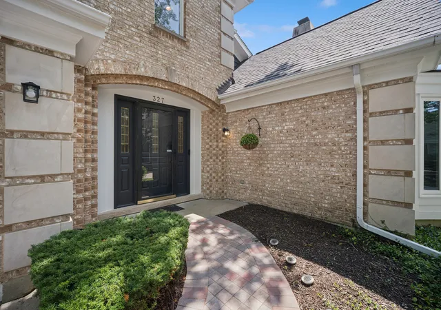 3rd image of 327 Rivershire Ct, Lincolnshire, IL 60069 | MLS# 12646388