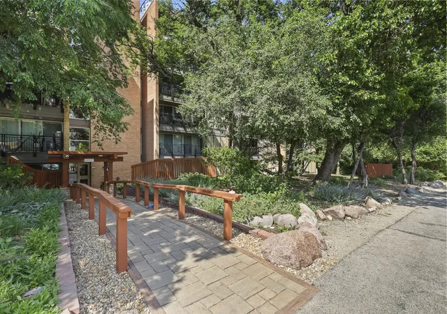 Homes for sale in Lisle, IL | 6000 Oakwood Dr #3H, Lisle, IL 60532 | MLS# 12646397