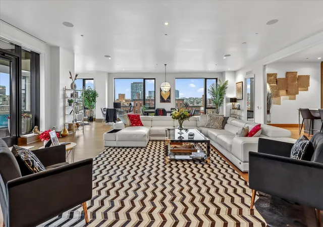 Listing Photo 5 - Condo for sale in building located at 21 N May St, Chicago, IL 60607 - Unit #501