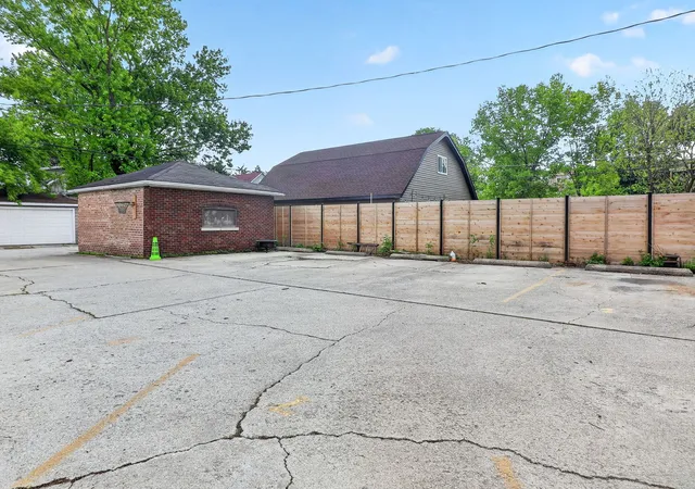 Homes for sale in Oak Park, IL | 814 S Maple Avenue, Oak Park, IL 60304 | Houzeo