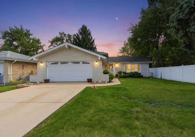 Photo 1 of Single family home for sale at 5815 W 87th Place, Oak Lawn, IL 60453 | MLS# 12646669 | Listing updated on 2026-08-16