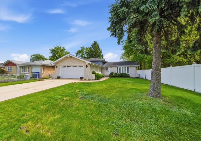 Photo 2 of Single family home for sale at 5815 W 87th Place, Oak Lawn, IL 60453 | MLS# 12646669 | Listing updated on 2026-08-16