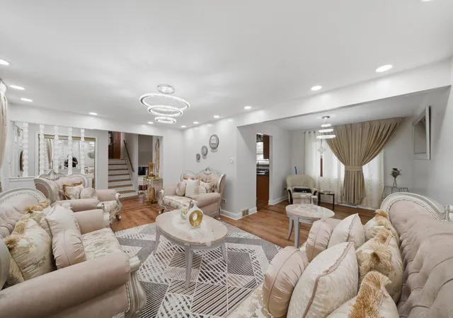 Photo 4 of Single family home for sale at 5815 W 87th Place, Oak Lawn, IL 60453 | MLS# 12646669 | Listing updated on 2026-08-16