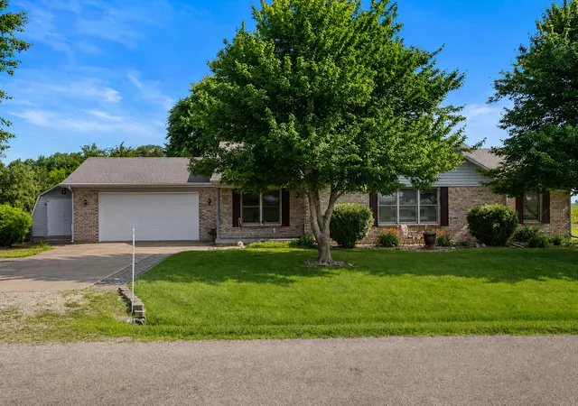 Photo 1 of Single family home for sale at 608 E Oaks Rd, Urbana, IL 61802 | MLS# 12646733 | Listing updated on 2026-10-07