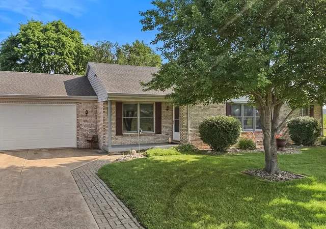 Single family home for sale at 608 E Oaks Rd, Urbana, IL 61802 | MLS# 12646733