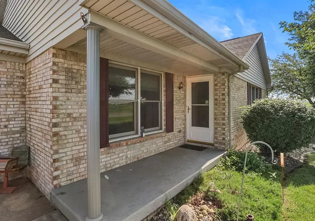 Photo 2 of Single family home for sale at 608 E Oaks Rd, Urbana, IL 61802 | MLS# 12646733 | Listing updated on 2026-10-07