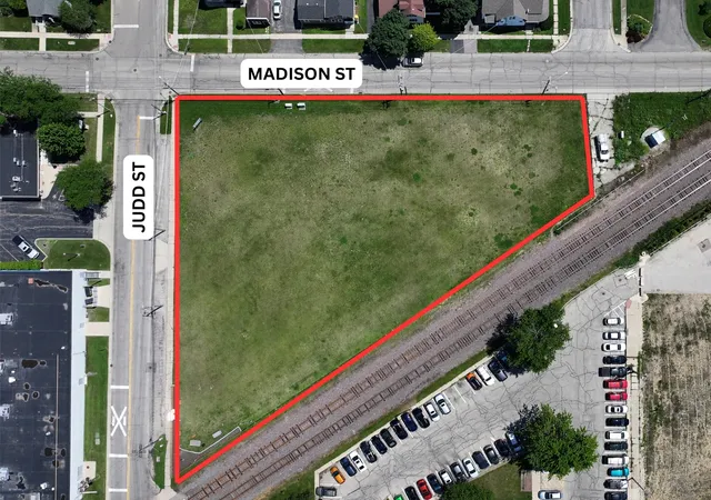 Homes for sale in Woodstock, IL | 200 E Judd St, Woodstock, IL 60098 | MLS# 12646782