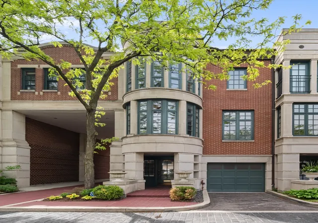 Townhouse for sale at 2650 N Southport Ave #F, Chicago, IL 60614 | MLS# 12646948