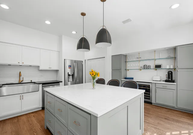 Photo 2 of Townhouse for sale at 2650 N Southport Ave #F, Chicago, IL 60614 | MLS# 12646948 | Listing updated on 2026-09-23