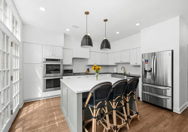 Photo 3 of Townhouse for sale at 2650 N Southport Ave #F, Chicago, IL 60614 | MLS# 12646948 | Listing updated on 2026-09-23