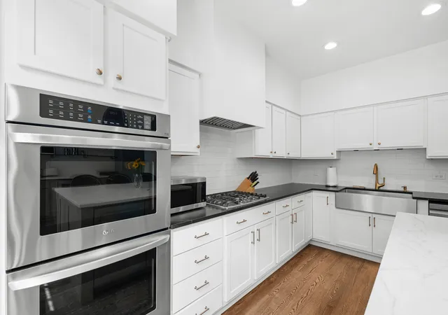 Photo 4 of Townhouse for sale at 2650 N Southport Ave #F, Chicago, IL 60614 | MLS# 12646948 | Listing updated on 2026-09-23