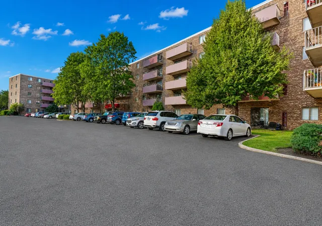 Homes for sale in Schaumburg, IL | 1463 Mercury Dr #219, Schaumburg, IL 60193 | MLS# 12647148