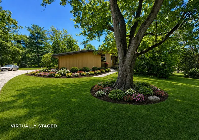 Homes for sale in Mahomet, IL | 1010 Parkview Dr, Mahomet, IL 61853 | MLS# 12647271