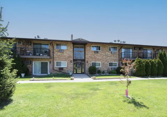 Homes for sale in Prospect Heights, IL | 834 E Old Willow Rd #209, Prospect Heights, IL 60070 | MLS# 12647409
